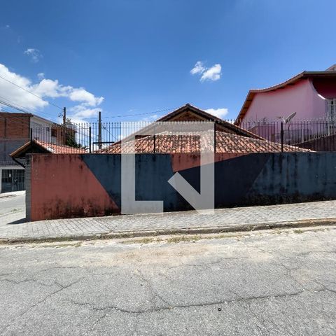 Casa à venda com 285m², 3 quartos e 3 vagas Casa à venda com 285m², 3 quartos e 3 vagasFachada + Placa
