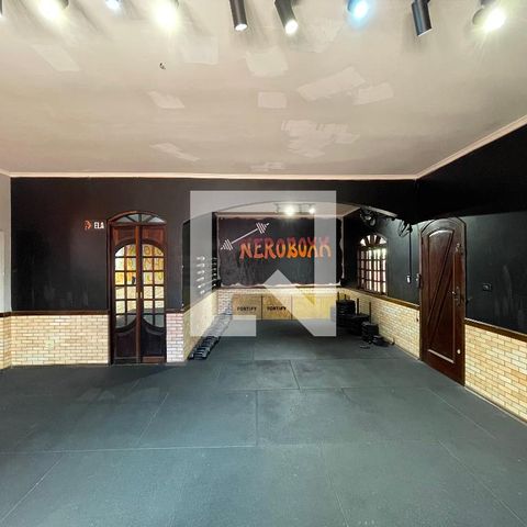 Casa à venda com 285m², 3 quartos e 3 vagas Casa à venda com 285m², 3 quartos e 3 vagasSala