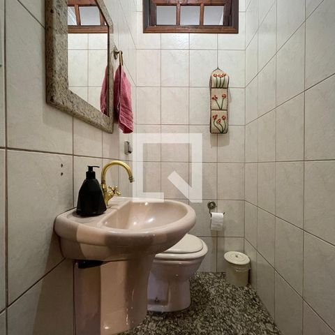 Casa à venda com 285m², 3 quartos e 3 vagas Casa à venda com 285m², 3 quartos e 3 vagasLavabo