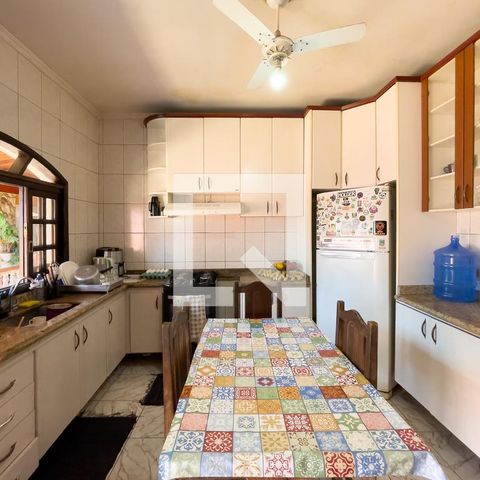 Casa à venda com 285m², 3 quartos e 3 vagas Casa à venda com 285m², 3 quartos e 3 vagasCozinha