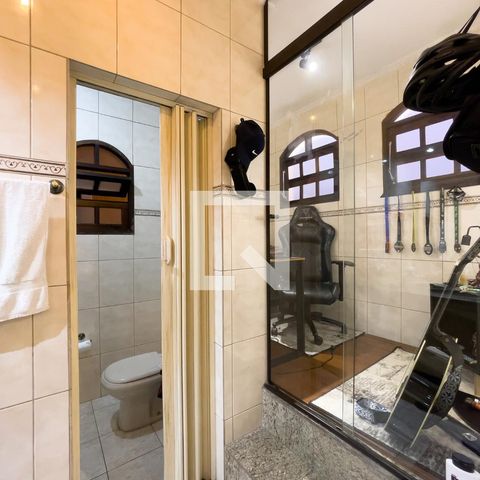 Casa à venda com 285m², 3 quartos e 3 vagas Casa à venda com 285m², 3 quartos e 3 vagasBanheiro Suíte 1