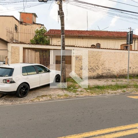 Casa à venda com 250m², 3 quartos e 3 vagas Casa à venda com 250m², 3 quartos e 3 vagasFachada