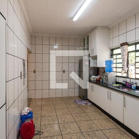 Casa à venda com 250m², 3 quartos e 3 vagas Casa à venda com 250m², 3 quartos e 3 vagasCozinha