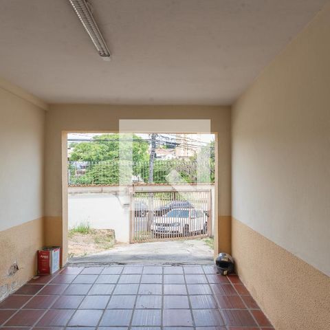 Casa à venda com 250m², 3 quartos e 3 vagas Casa à venda com 250m², 3 quartos e 3 vagasGaragem