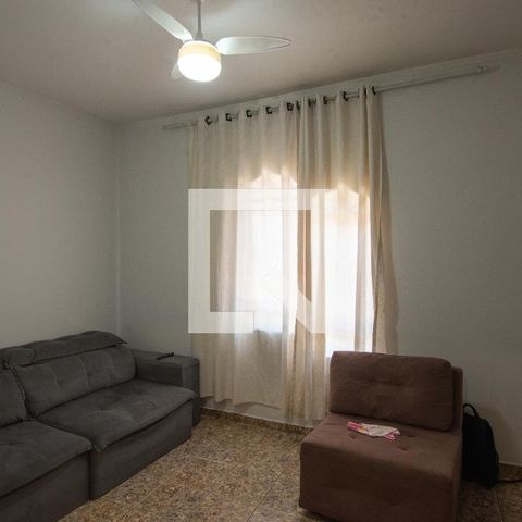 Casa à venda com 250m², 3 quartos e 3 vagas Casa à venda com 250m², 3 quartos e 3 vagasSala