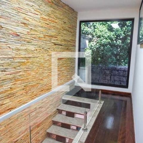 Casa de condomínio à venda com 220m², 4 quartos e 2 vagas