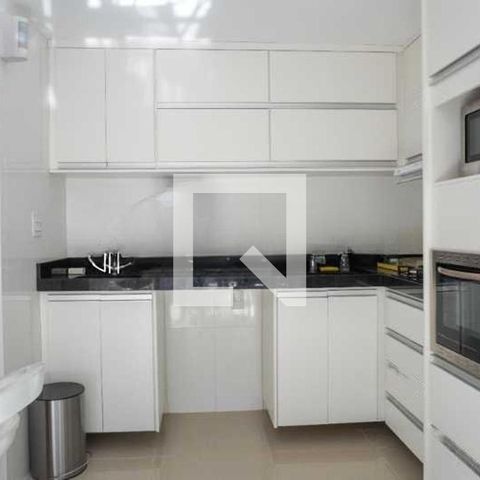 Casa de condomínio à venda com 220m², 4 quartos e 2 vagas