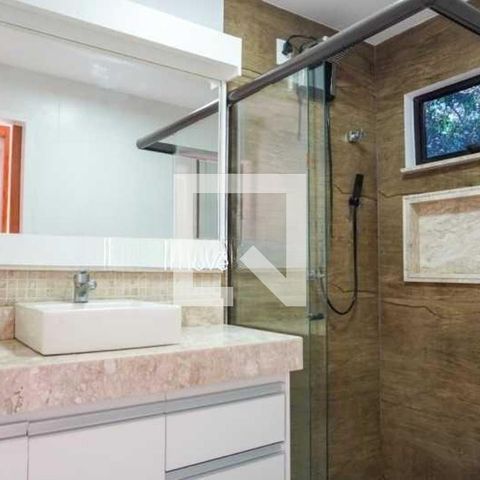 Casa de condomínio à venda com 220m², 4 quartos e 2 vagas
