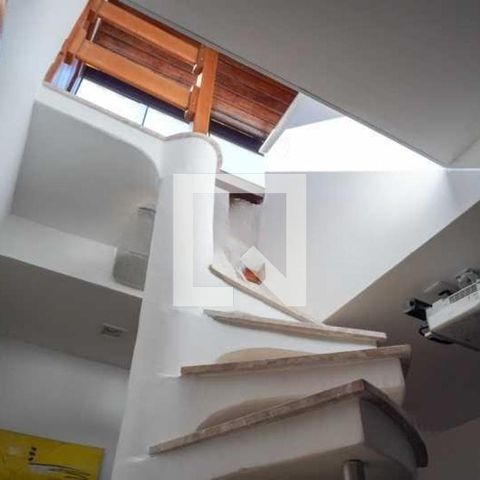 Casa de condomínio à venda com 220m², 4 quartos e 2 vagas