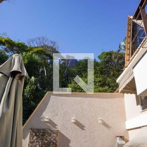 Casa de condomínio à venda com 220m², 4 quartos e 2 vagas