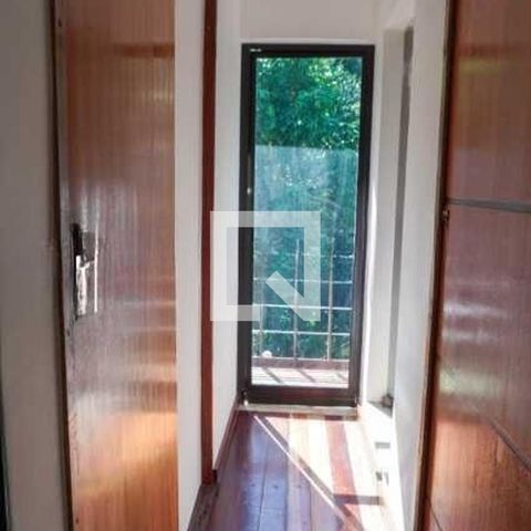 Casa de condomínio à venda com 220m², 4 quartos e 2 vagas