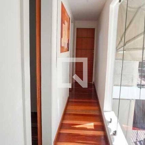Casa de condomínio à venda com 220m², 4 quartos e 2 vagas
