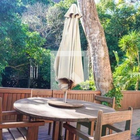 Casa de condomínio à venda com 220m², 4 quartos e 2 vagas