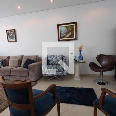 Casa para alugar com 260m², 3 quartos e 6 vagasSala
