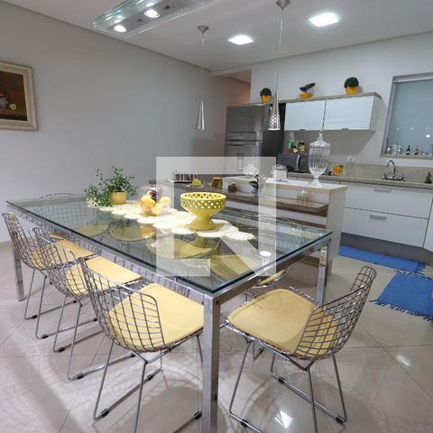 Casa para alugar com 260m², 3 quartos e 6 vagasCopa