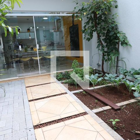 Casa para alugar com 260m², 3 quartos e 6 vagasQuintal