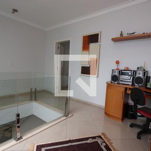 Casa para alugar com 260m², 3 quartos e 6 vagasEscritório