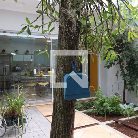 Casa para alugar com 260m², 3 quartos e 6 vagasQuintal