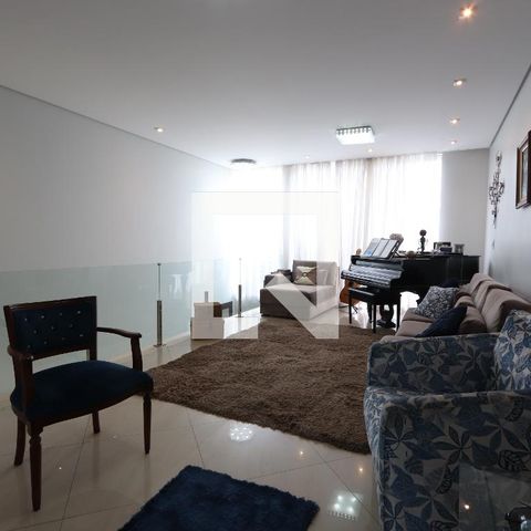 Casa para alugar com 260m², 3 quartos e 6 vagasSala