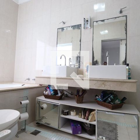 Casa para alugar com 260m², 3 quartos e 6 vagasBanheiro da Suíte Master