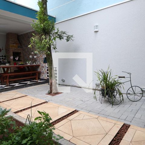 Casa para alugar com 260m², 3 quartos e 6 vagasQuintal