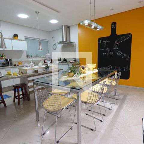 Casa para alugar com 260m², 3 quartos e 6 vagasCopa
