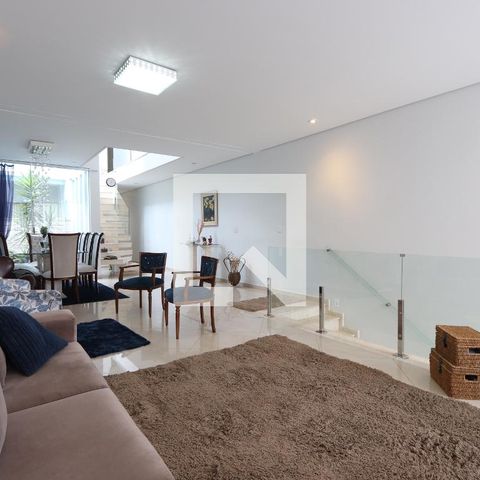 Casa para alugar com 260m², 3 quartos e 6 vagasSala