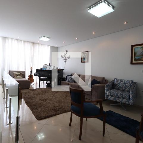 Casa para alugar com 260m², 3 quartos e 6 vagasSala