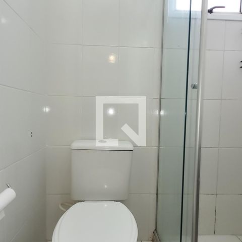 Casa à venda com 52m², 2 quartos e 1 vaga Casa à venda com 52m², 2 quartos e 1 vagaBanheiro