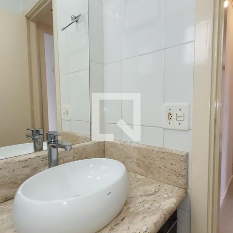 Casa à venda com 52m², 2 quartos e 1 vaga Casa à venda com 52m², 2 quartos e 1 vagaBanheiro