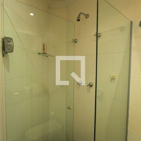 Apartamento à venda com 246m², 3 quartos e 4 vagas Apartamento à venda com 246m², 3 quartos e 4 vagasBanheiro da Suíte 2