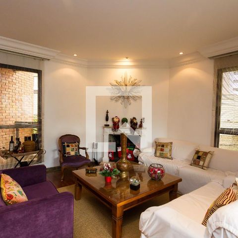Apartamento à venda com 246m², 3 quartos e 4 vagas Apartamento à venda com 246m², 3 quartos e 4 vagasSala