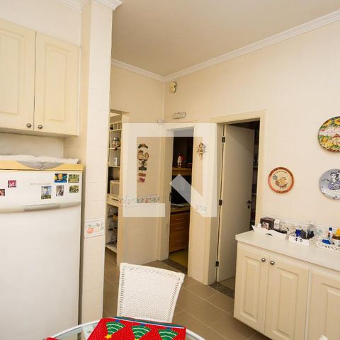 Apartamento à venda com 246m², 3 quartos e 4 vagas Apartamento à venda com 246m², 3 quartos e 4 vagasCozinha