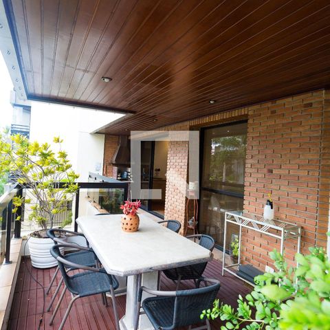Apartamento à venda com 246m², 3 quartos e 4 vagas Apartamento à venda com 246m², 3 quartos e 4 vagasVaranda da Sala