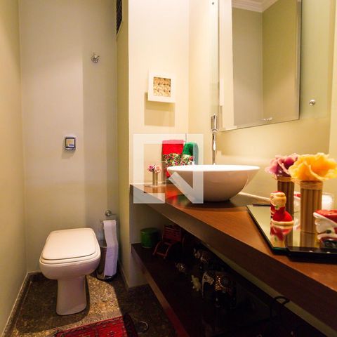 Apartamento à venda com 246m², 3 quartos e 4 vagas Apartamento à venda com 246m², 3 quartos e 4 vagasLavabo
