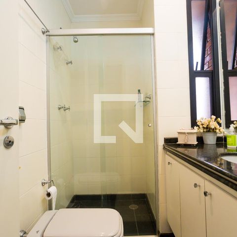 Apartamento à venda com 246m², 3 quartos e 4 vagas Apartamento à venda com 246m², 3 quartos e 4 vagasBanheiro da Suíte 1