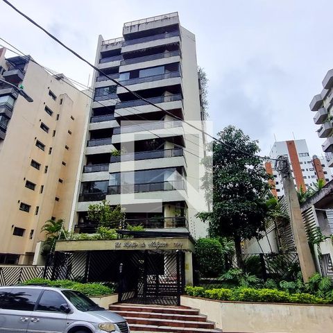 Apartamento à venda com 246m², 3 quartos e 4 vagas Apartamento à venda com 246m², 3 quartos e 4 vagasFachada