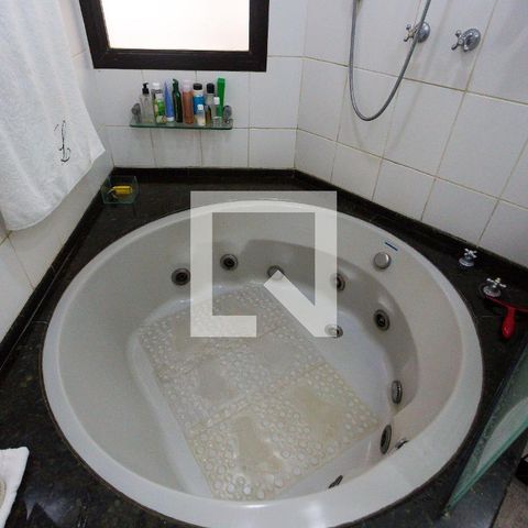 Apartamento à venda com 246m², 3 quartos e 4 vagas Apartamento à venda com 246m², 3 quartos e 4 vagasBanheiro da Suíte 3