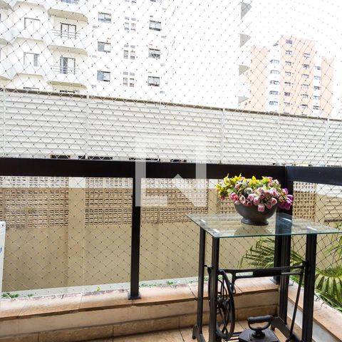 Apartamento à venda com 246m², 3 quartos e 4 vagas Apartamento à venda com 246m², 3 quartos e 4 vagasSala de TV varanda