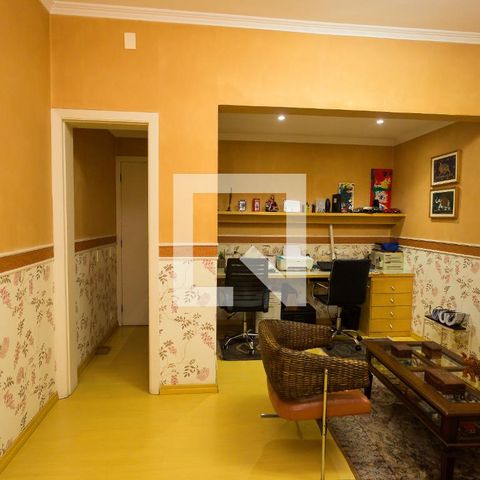 Apartamento à venda com 246m², 3 quartos e 4 vagas Apartamento à venda com 246m², 3 quartos e 4 vagasescritório