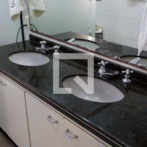 Apartamento à venda com 246m², 3 quartos e 4 vagas Apartamento à venda com 246m², 3 quartos e 4 vagasBanheiro da Suíte 3