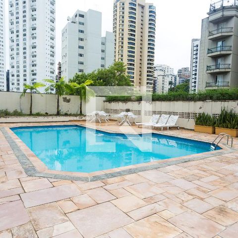 Apartamento à venda com 246m², 3 quartos e 4 vagas Apartamento à venda com 246m², 3 quartos e 4 vagasÁrea comum - Piscina