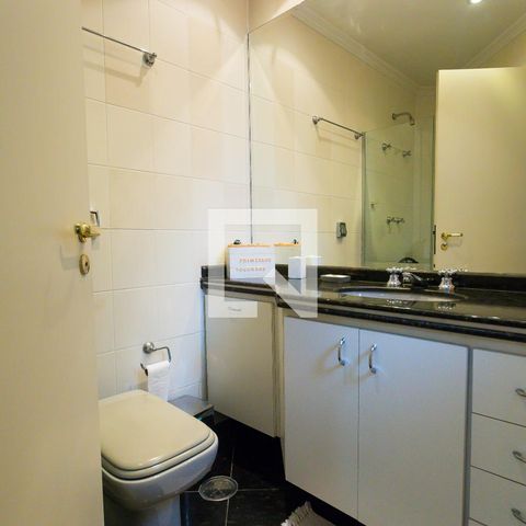 Apartamento à venda com 246m², 3 quartos e 4 vagas Apartamento à venda com 246m², 3 quartos e 4 vagasBanheiro da Suíte 2