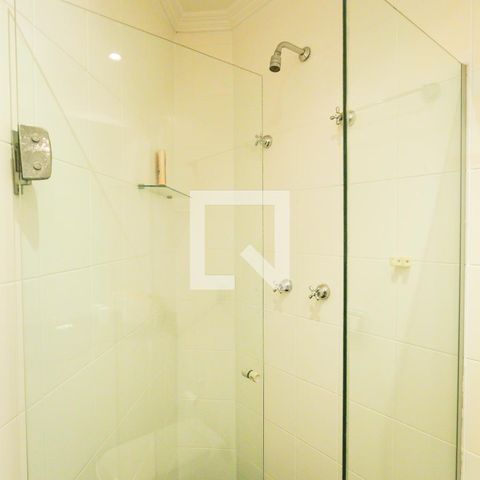 Apartamento à venda com 246m², 3 quartos e 4 vagas Apartamento à venda com 246m², 3 quartos e 4 vagasBanheiro da Suíte 2