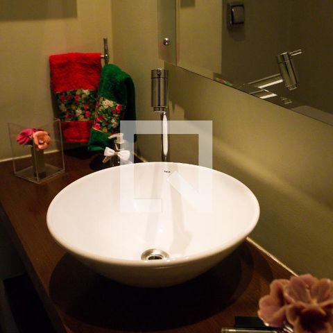 Apartamento à venda com 246m², 3 quartos e 4 vagas Apartamento à venda com 246m², 3 quartos e 4 vagasLavabo
