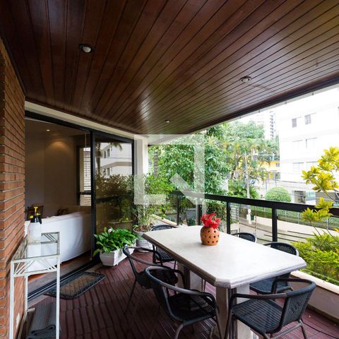 Apartamento à venda com 246m², 3 quartos e 4 vagas Apartamento à venda com 246m², 3 quartos e 4 vagasVaranda da Sala