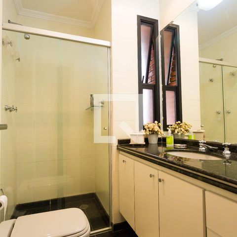 Apartamento à venda com 246m², 3 quartos e 4 vagas Apartamento à venda com 246m², 3 quartos e 4 vagasBanheiro da Suíte 1