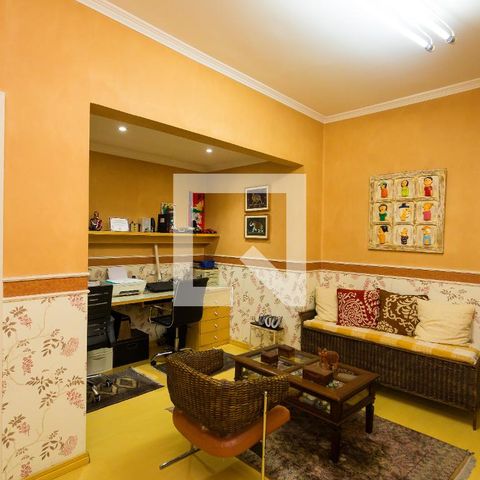 Apartamento à venda com 246m², 3 quartos e 4 vagas Apartamento à venda com 246m², 3 quartos e 4 vagasescritório