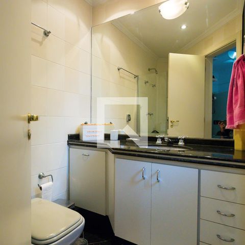Apartamento à venda com 246m², 3 quartos e 4 vagas Apartamento à venda com 246m², 3 quartos e 4 vagasBanheiro da Suíte 2
