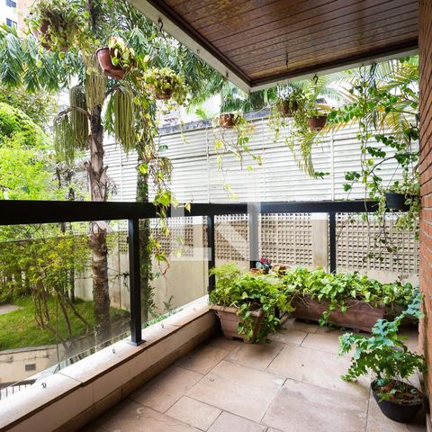 Apartamento à venda com 246m², 3 quartos e 4 vagas Apartamento à venda com 246m², 3 quartos e 4 vagasvaranda